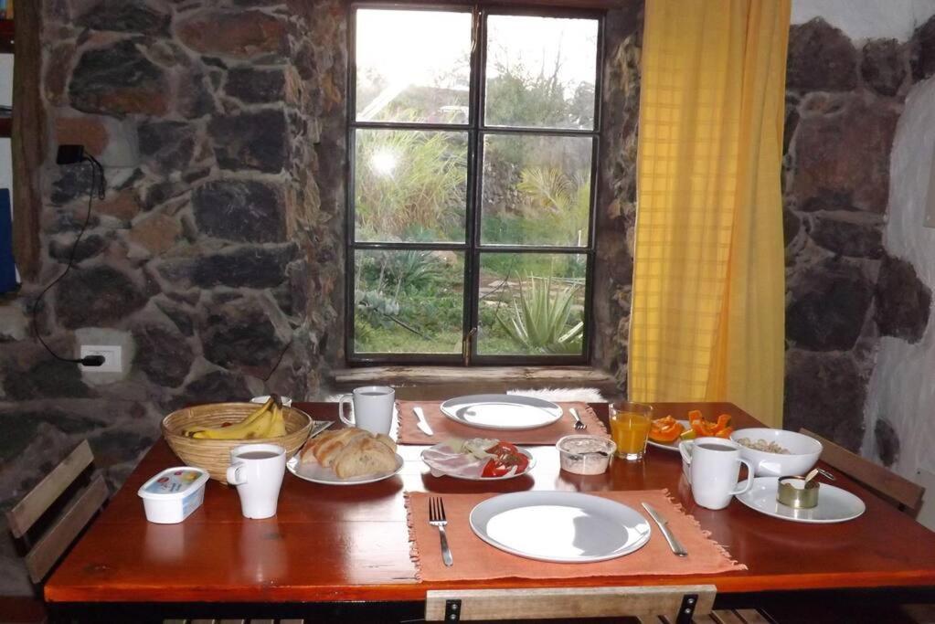 Casita En El Campo Con Vista Al Oceano Tijarafe